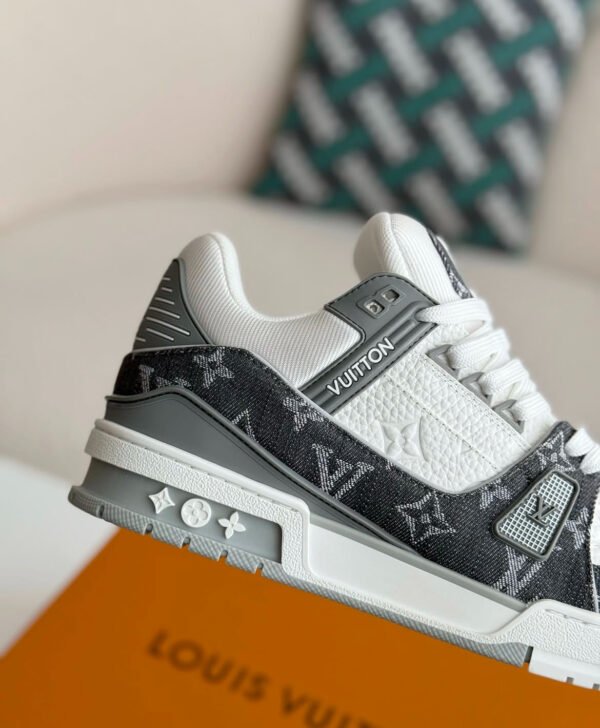 LOUIS VUITTON Trainer Maxi Sneaker - Image 5