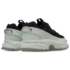 NIKE ZOOM VOMERO ROAM